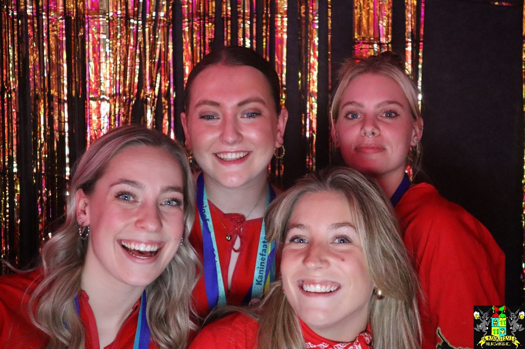 ../Images/Jeugd Opwarmbal Photobooth 288.jpg